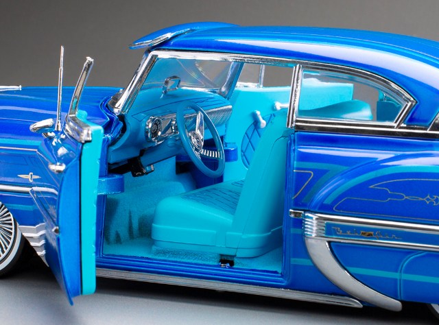 Sun Star SS1721 1/18 Chevrolet Bel Air Hardtop Coupe Lowrider 1954 Blue with Working Suspension - image 8