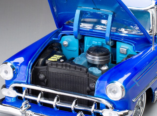 Sun Star SS1721 1/18 Chevrolet Bel Air Hardtop Coupe Lowrider 1954 Blue with Working Suspension - image 9