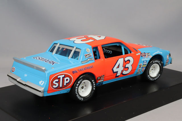 Lionel Racing W432323STPRPA 1/24 Buick STP 1981 Daytona 500 Winner #43 R. Petty with Opening Hood - image 3
