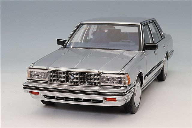 XiaoGuang Model XGM8250613S-1 1/18 Toyota Crown MS122 Silver / Blue Interior - image 1
