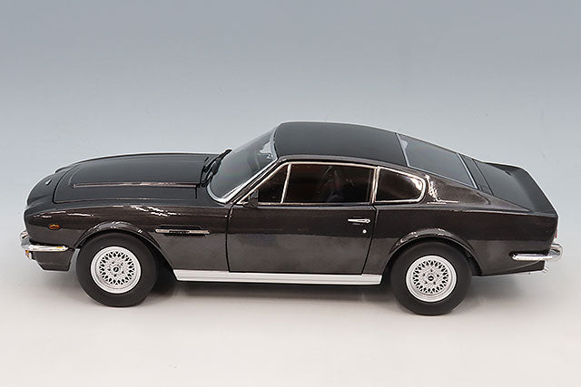 XiaoGuang Model XGM8260711CG 1/18 Aston Martin Vantage 007 Version Cumberland Gray - image 2