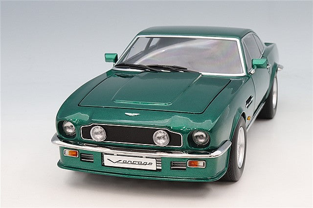 XiaoGuang Model XGM8260713BG 1/18 Aston Martin Vantage Green - image 1