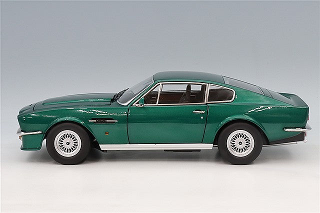 XiaoGuang Model XGM8260713BG 1/18 Aston Martin Vantage Green - image 2