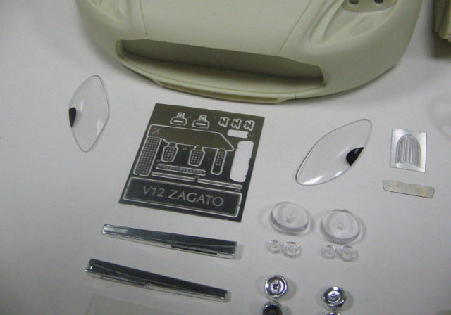 Tecnomodel tec_kit1801 1/18 Aston Martin V12 Zagato Model Kit - image 4